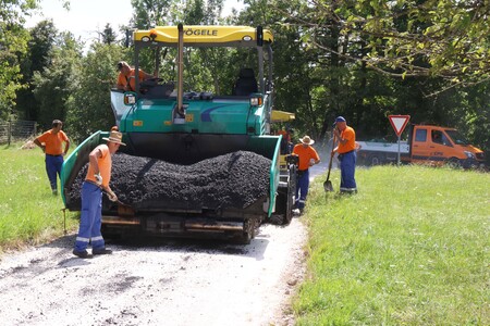 ASFALTIRANJE CESTE SKOZI JERŠIČE 03 FOTO LJUBO VUKELIČ